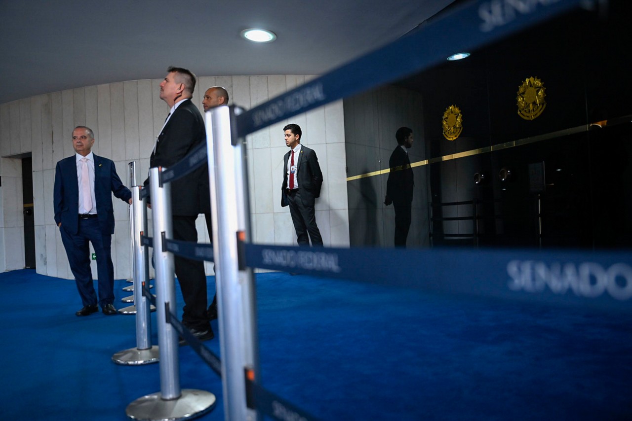 Líder da oposição no Senado Federal, Rogério Marinho (PL-RN), poucos antes de entrevista coletiva sobre pedido de impeachment do ministro Alexandre de Moraes