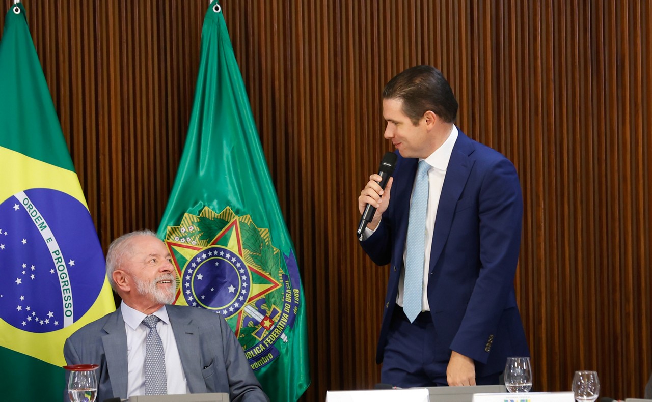 Lula e Hugo Motta em evento que marcou anúncio do envio da Medida Provisória referente ao Setor Elétrico ao Congresso Nacional