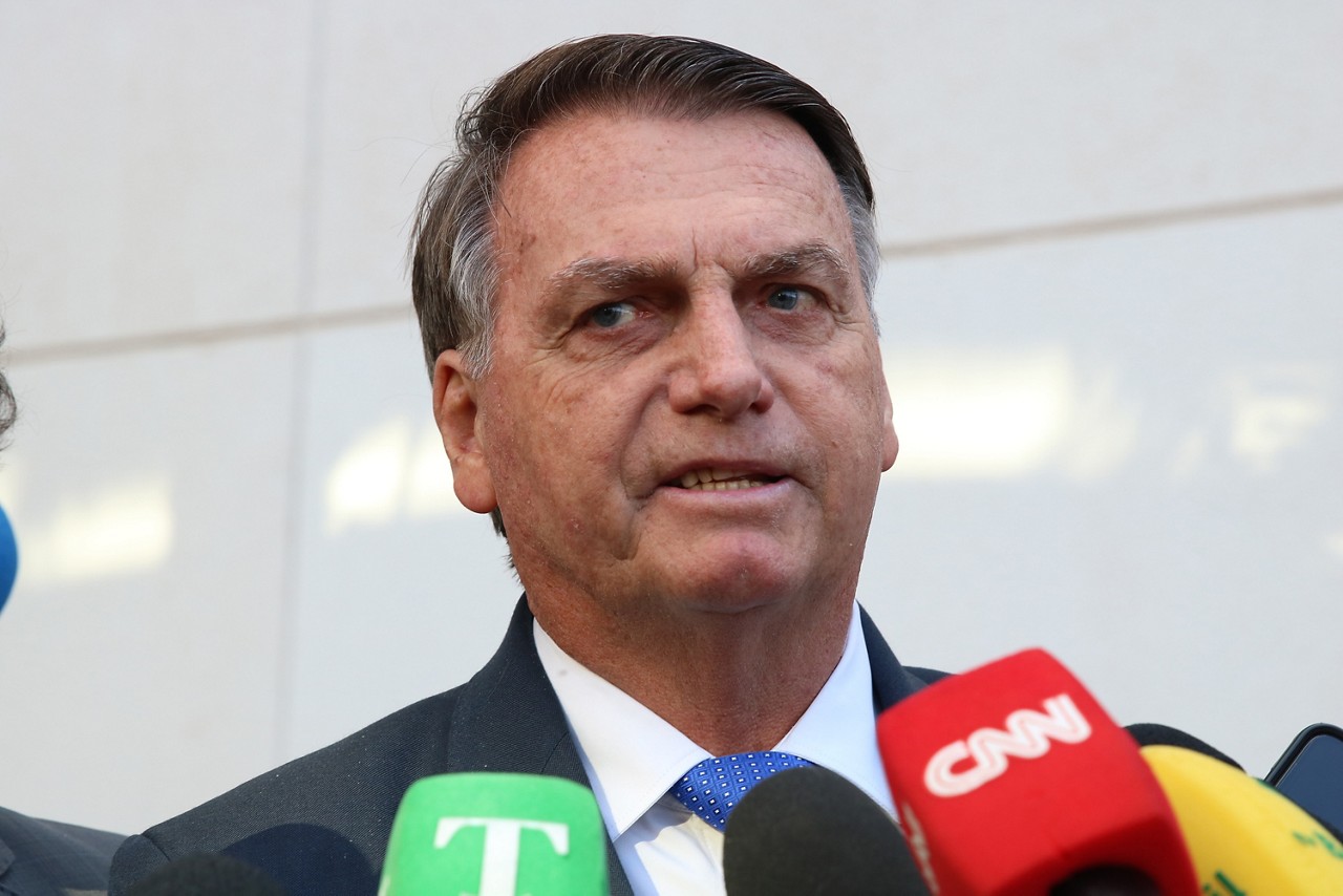 O ex-presidente Jair Bolsonaro é quem negocia com Arthur Lira a estratégia a ser adotada pela bancada do PL na Câmara