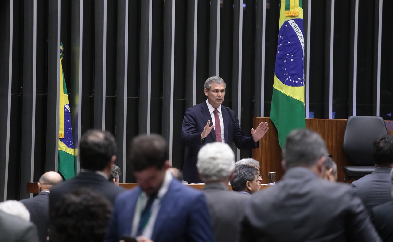 Um dos recursos ao STF foi anunciado pelo líder do PT na Câmara, Lindbergh Farias