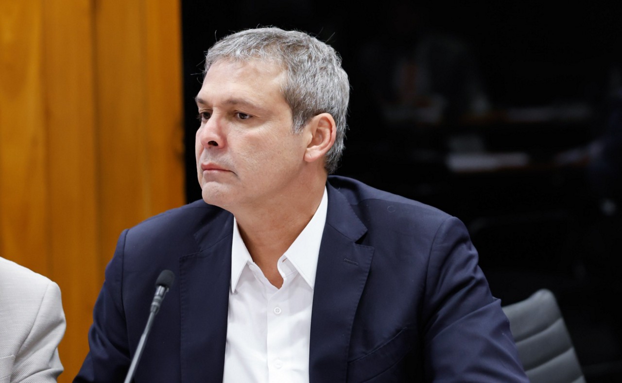 O líder do PT, Lindbergh Farias, afirmou que o 'risco de fuga' do ex-presidente Jair Bolsonaro 'é evidente'