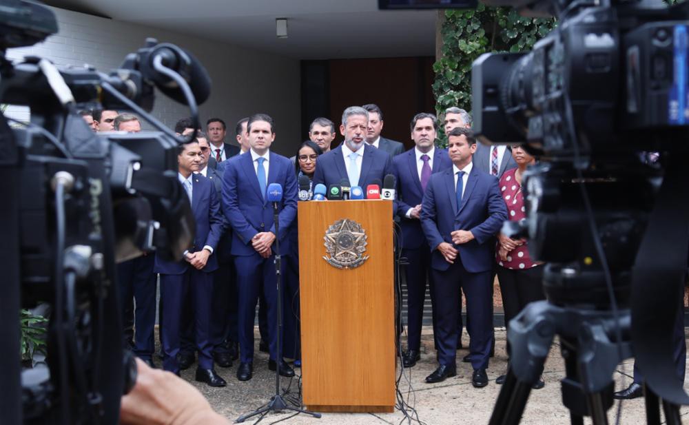 Coletiva de imprensa na Residência Oficial da Câmara dos Deputados: Lira justificou criação de comissão especial para analisar o projeto de lei para anistiar envolvidos nos atos de 8 de janeiro de 2023