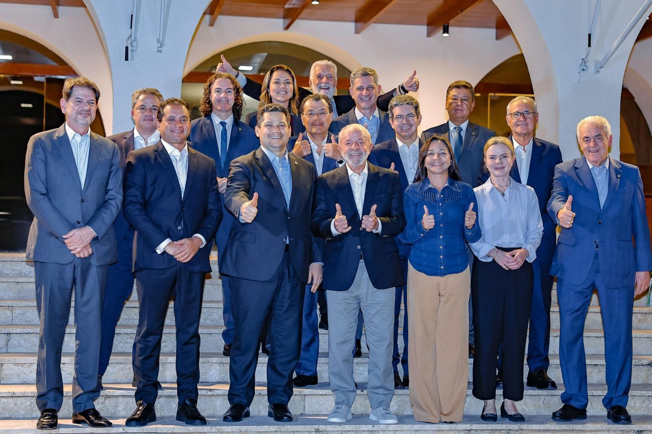 Lula, Gleisi Hoffmann, Davi Alcolumbre e líderes do Senado tiveram encontro na noite de quarta-feira (2)