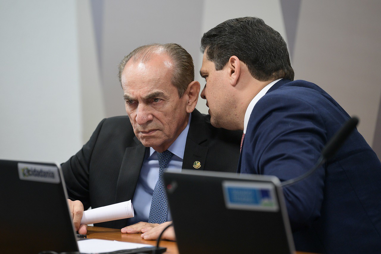 O relator da PEC da Anistia, senador Marcelo Castro, com o presidente da CCJ, Davi Alcolumbre