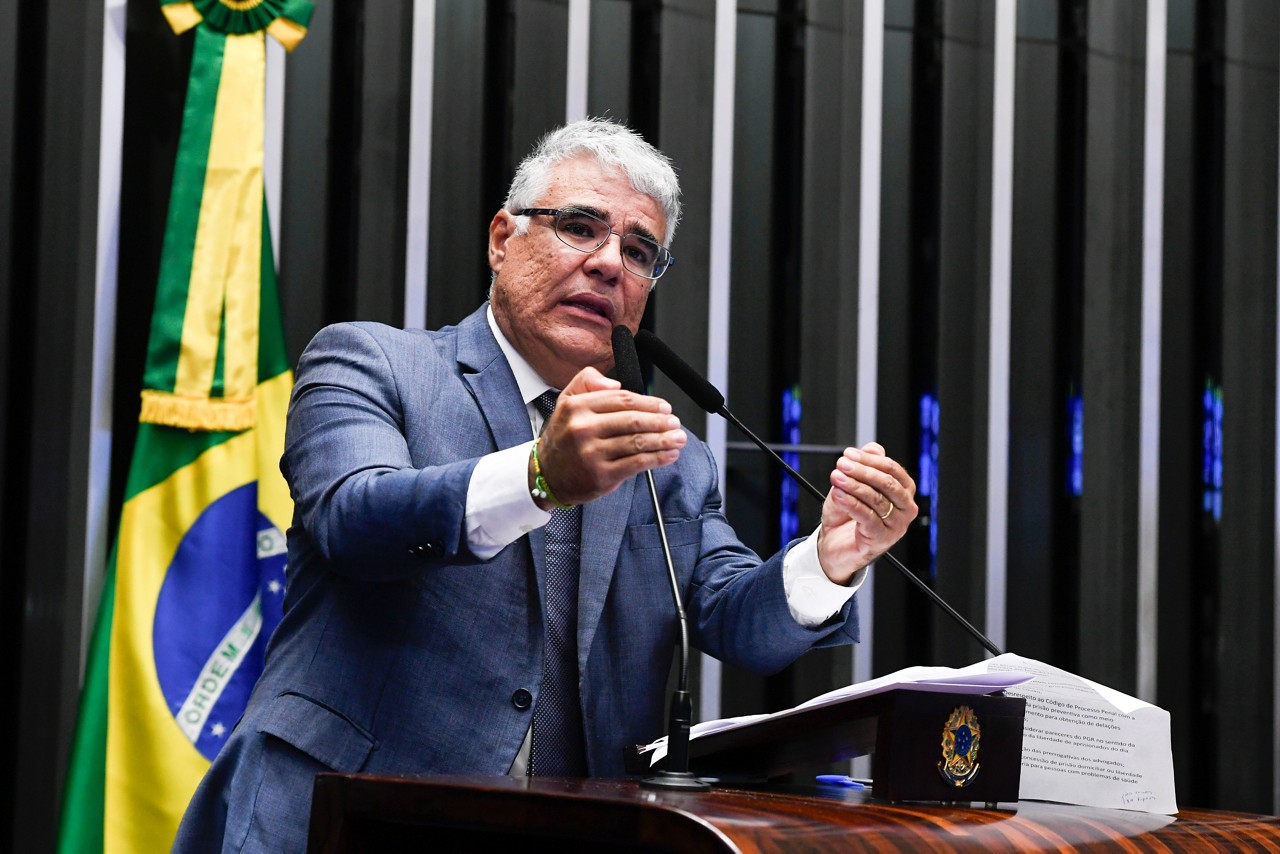O senador Eduardo Girão, um dos que coordenam a iniciativa de avançar com o impeachment de Moraes no Senado