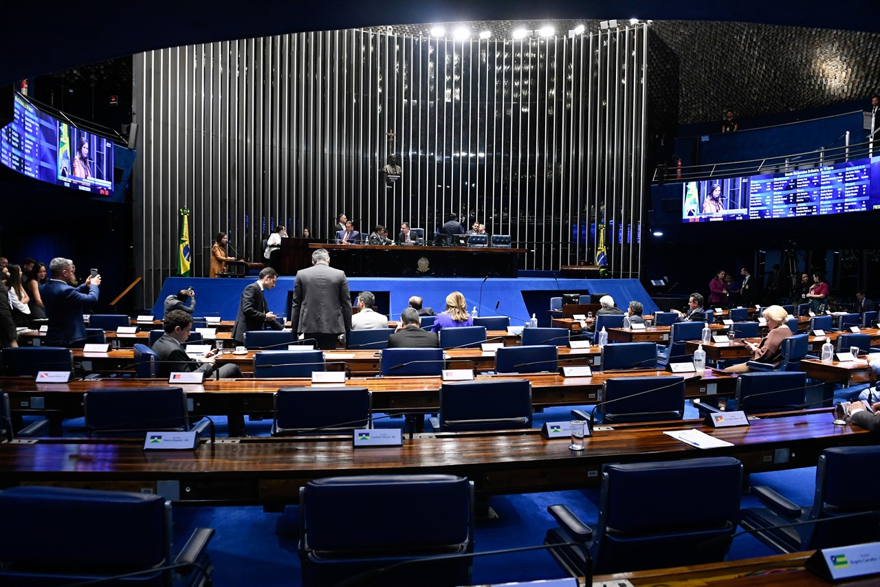 Menos verbas para negros, perdão de multas e refinanciamento de dívidas: entenda a PEC da Anistia