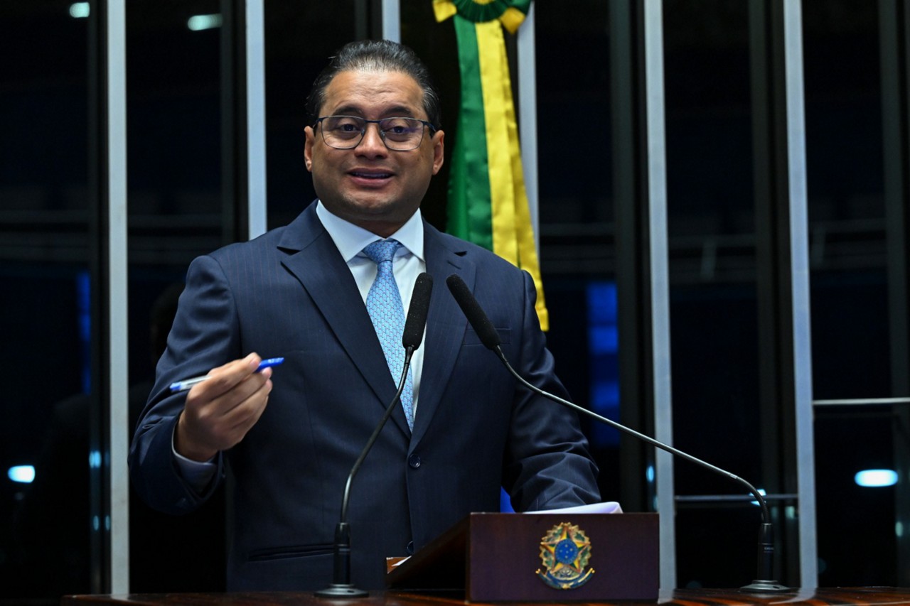 Relatado pelo senador Weverton Rocha, projeto que favorece políticos enquadrados na Ficha Limpa vai à sanção de Lula