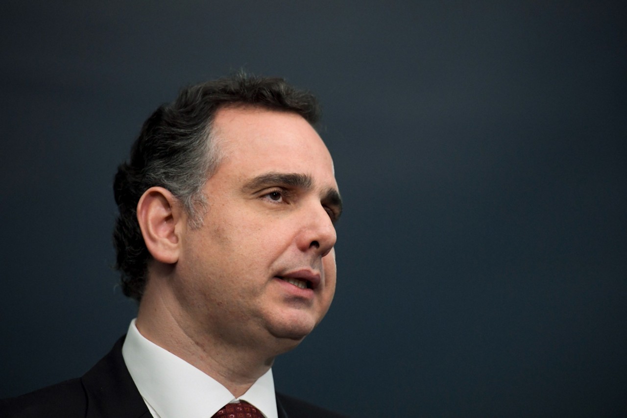 Nesta sexta-feira (20), o presidente do Senado, Rodrigo Pacheco, confirmou que o Orçamento da União só será votado depois do recesso parlamentar