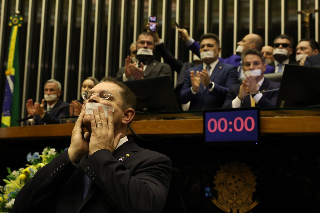 Os deputados federais da oposição ao governo Luiz Inácio Lula da Silva (PT) durante a obstrução da Câmara dos Deputados na última semana