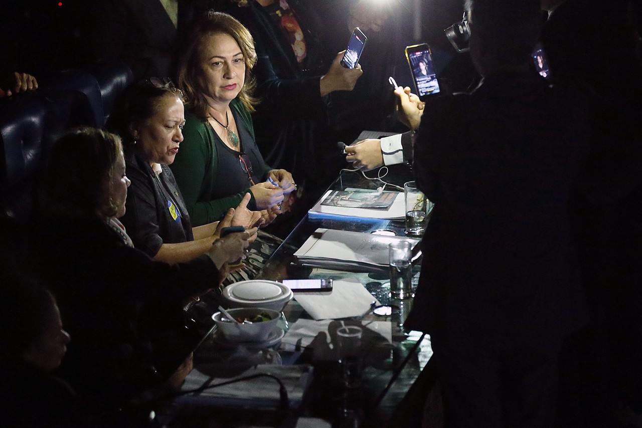 Senadoras de oposição ao governo Temer ocuparam a Mesa para obstruir os trabalhos em 2017