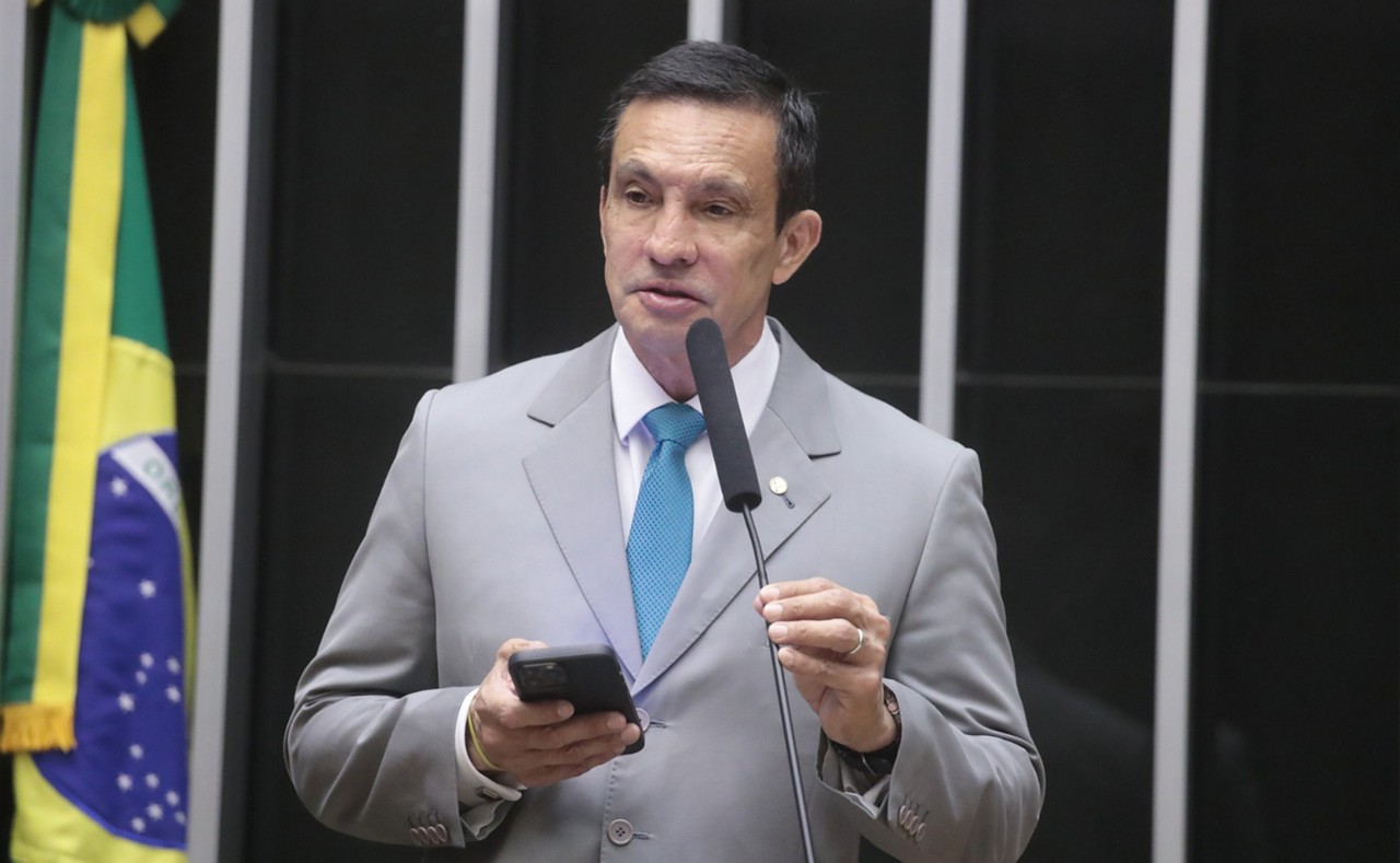 O deputado Sidney Leite é o autor da proposta que visa proibir os descontos em benefícios do INSS