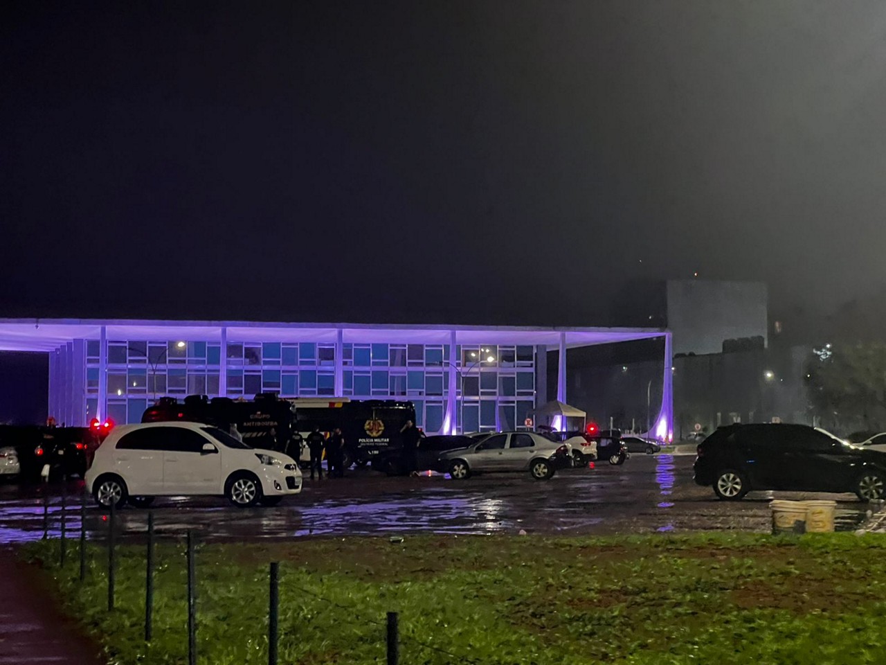 A Polícia Federal (PF) concluiu, nesta terça-feira (29), as investigações sobre o atentado à bomba na Praça dos Três Poderes, ocorrido em novembro do ano ado.