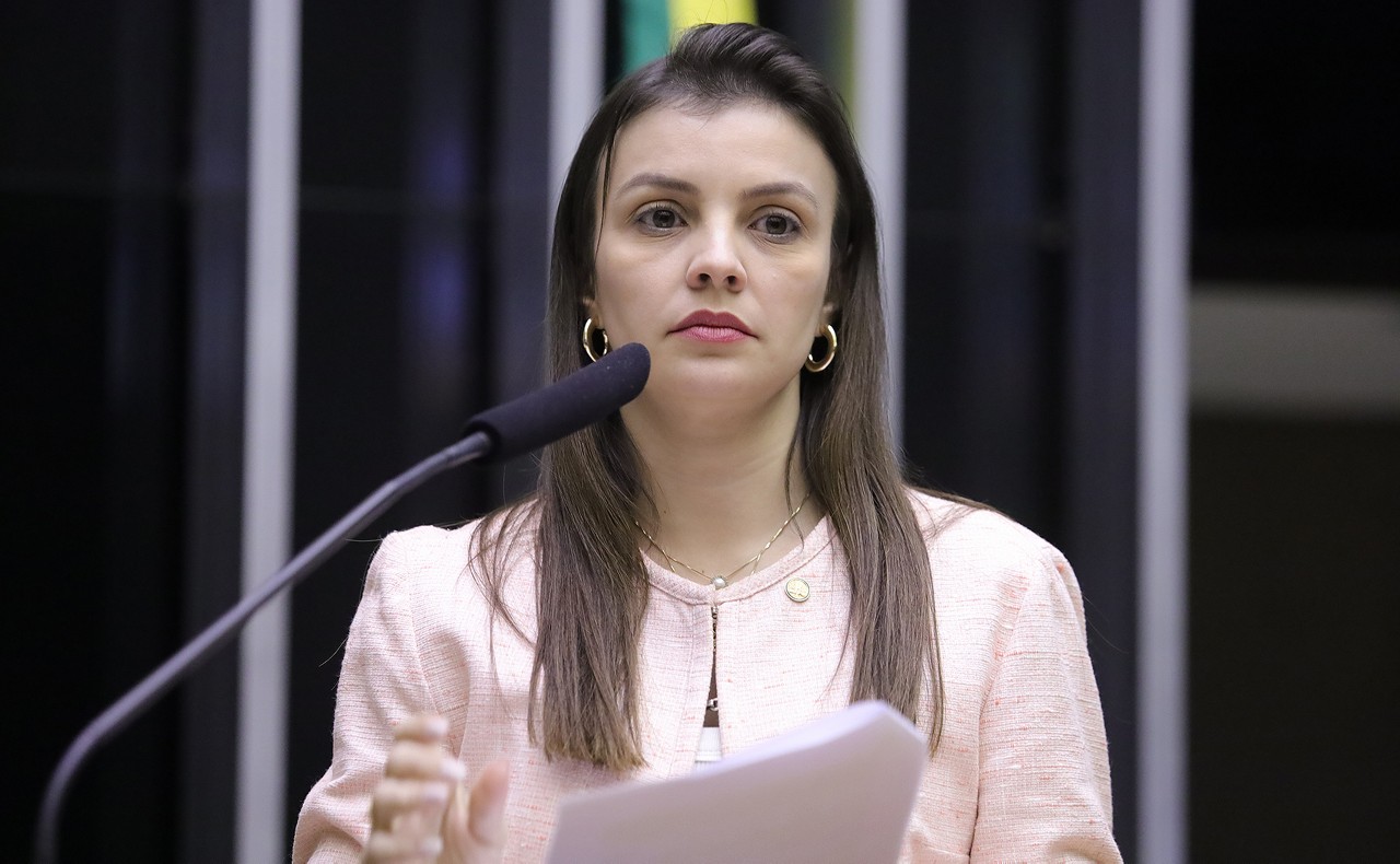 A deputada federal Marussa Boldrin (MDB-GO), que tem 34 anos, registrou ocorrência contra o marido