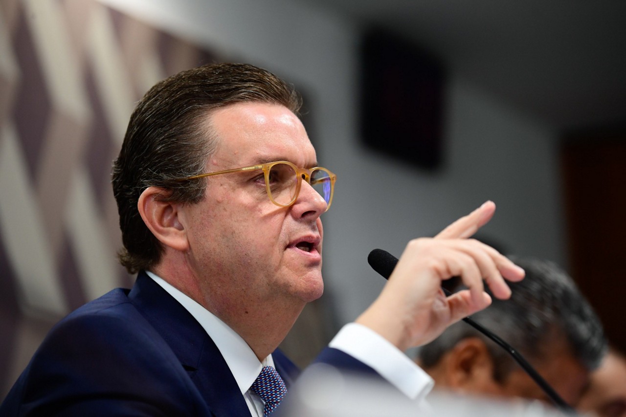 O ministro da Previdência Social, Wolney Queiroz, culpou o fim da revalidação dos descontos pelo crescimento da fraude no INSS