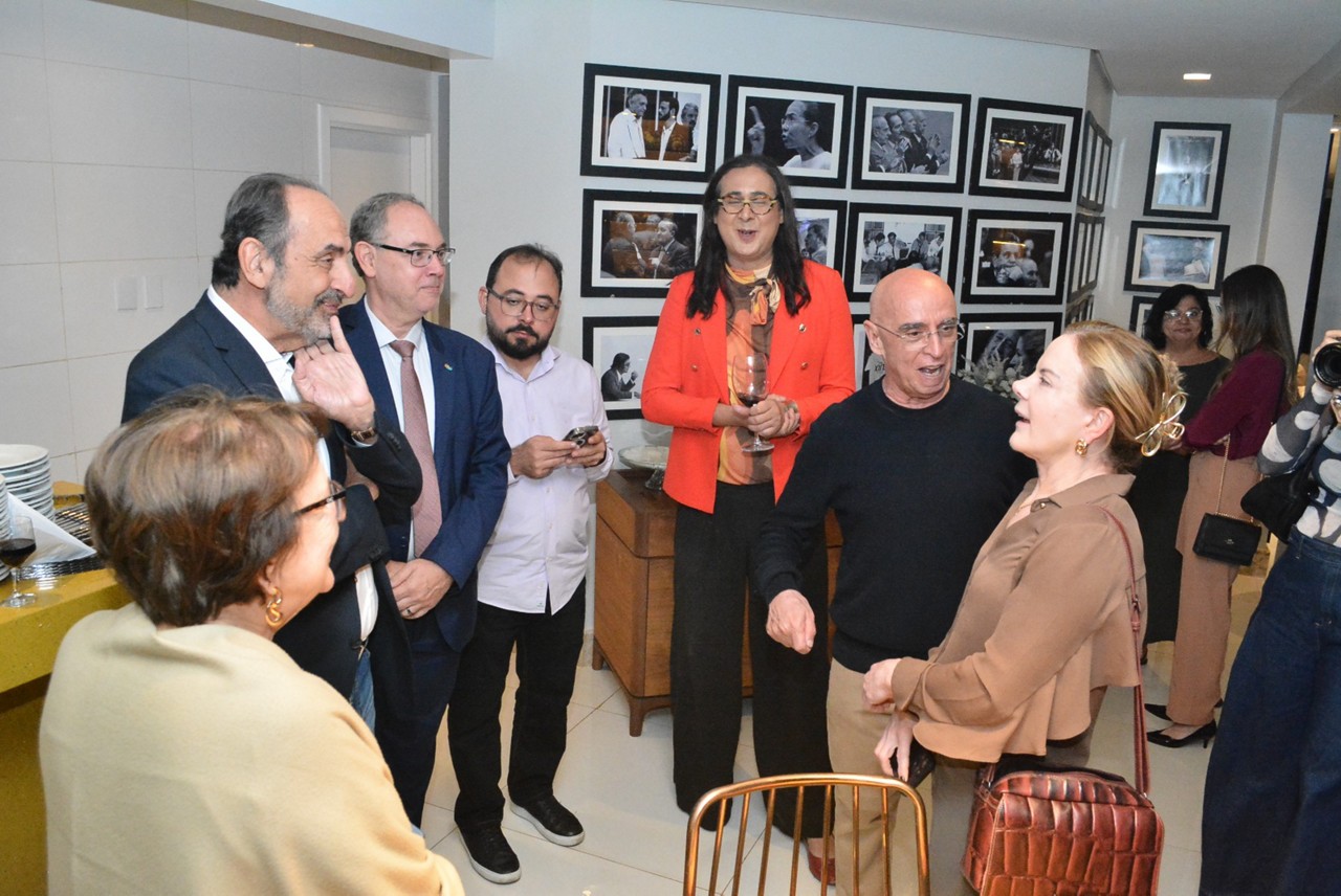 A ministra Gleisi Hoffmann, líder da articulação política de Lula, se encontrou com Alexandre Kalil, pré-candidato ao governo de Minas Gerais pelo PDT