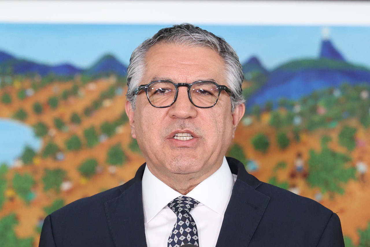 Em entrevista, ministro Alexandre Padilha afirmou que FAB tem que fazer diagnóstico o mais rápido possível sobre falha no avião que trazia Lula do México