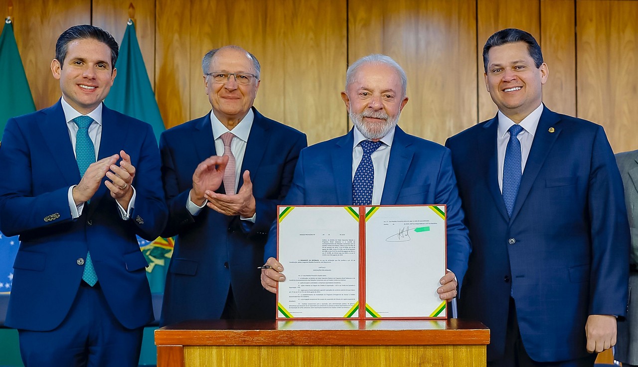 Após assinar a 'MP do Tarifaço' ao lado de Alckmin, Hugo Motta e Alcolumbre, Lula rebateu críticas do governo dos EUA ao Brasil