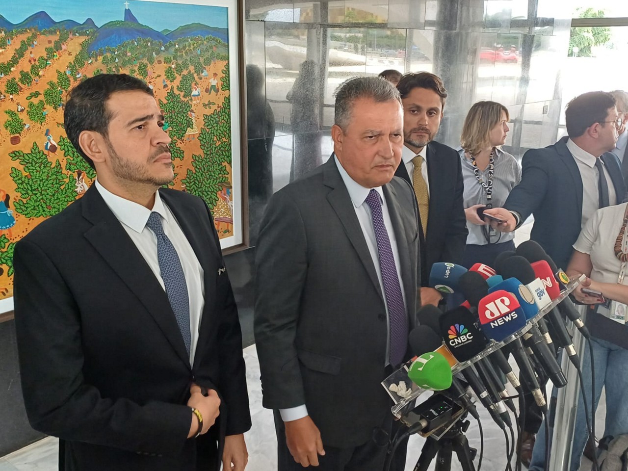 Após reunião com Lula, ministro Rui Costa anunciou criação de grupo de trabalho para discutir novo projeto sobre redes