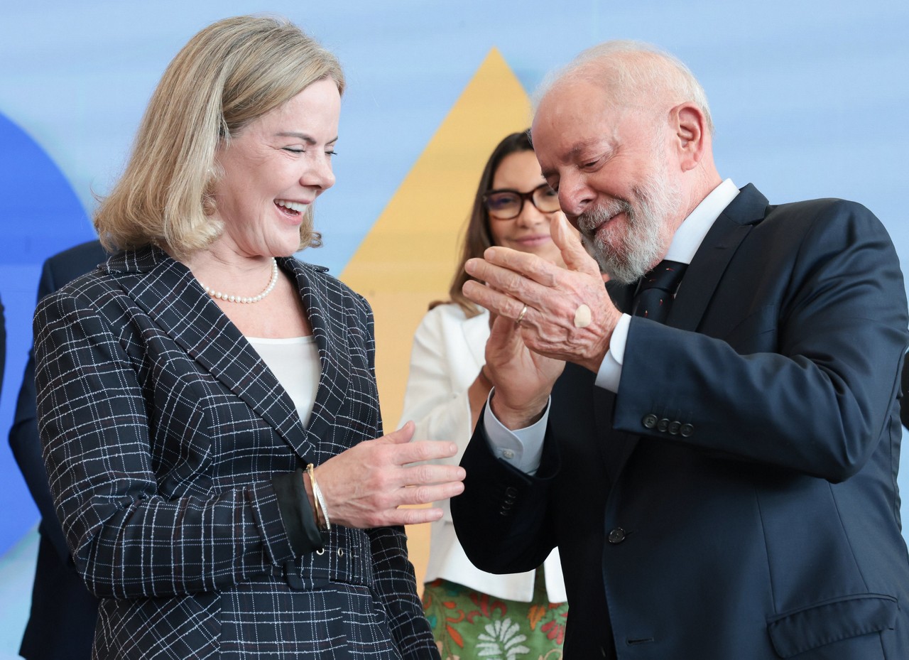 Após ser empossada por Lula, Gleisi Hoffmann recebeu petistas, aliados e Centrão