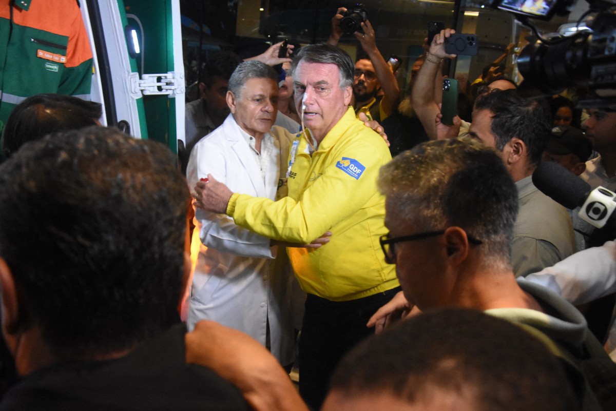 Jair Bolsonaro é levado para hospital, após ar mal em ato político no Rio Grande do Norte