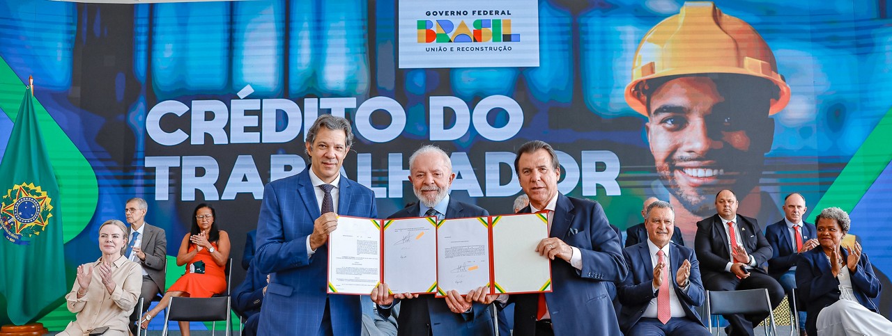 Lula assinou programa com regras mais flexíveis para o crédito consignado