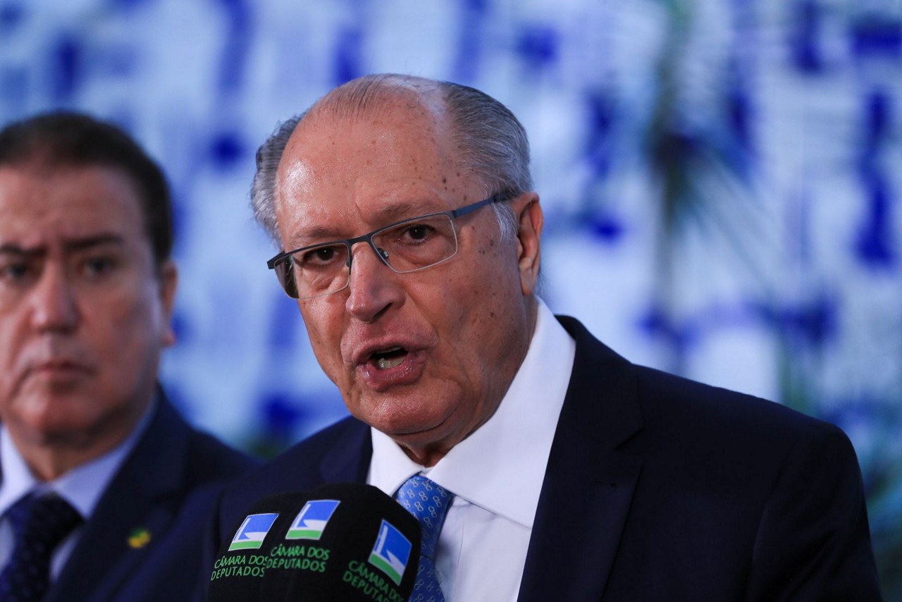 Vice-presidente Geraldo Alckmin foi à Câmara dos Deputados cobrar celeridade na aprovação do pacote de medidas para socorrer exportadores, após tarifas dos EUA