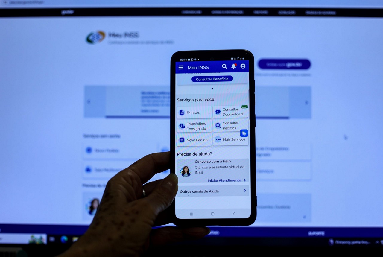 Na plataforma 'Meu INSS', que pode ser ada via site ou aplicativo, é possível saber o nome da entidade que realizou o desconto, o valor cobrado e o período