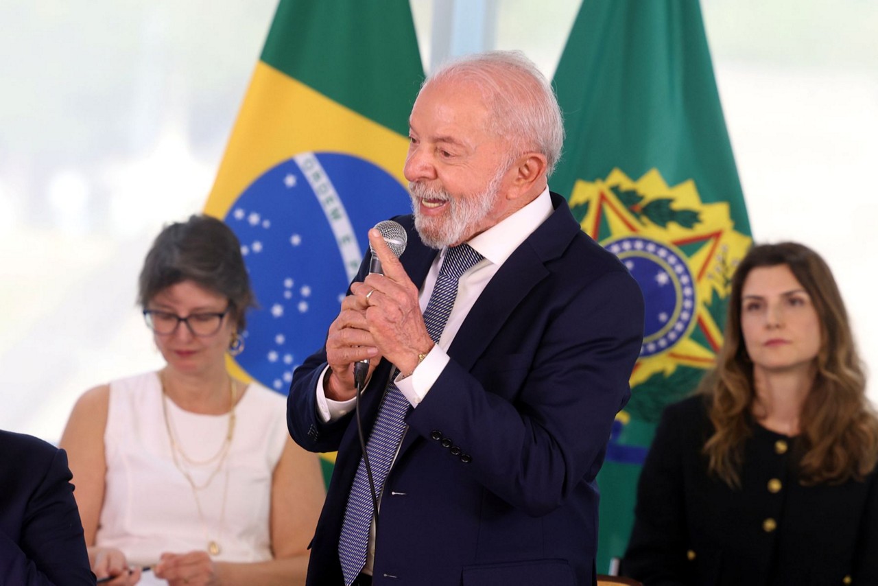 Presidente Lula afirmou que governo brasileiro 'ainda não conseguiu conversar com ninguém' nos EUA sobre tarifas