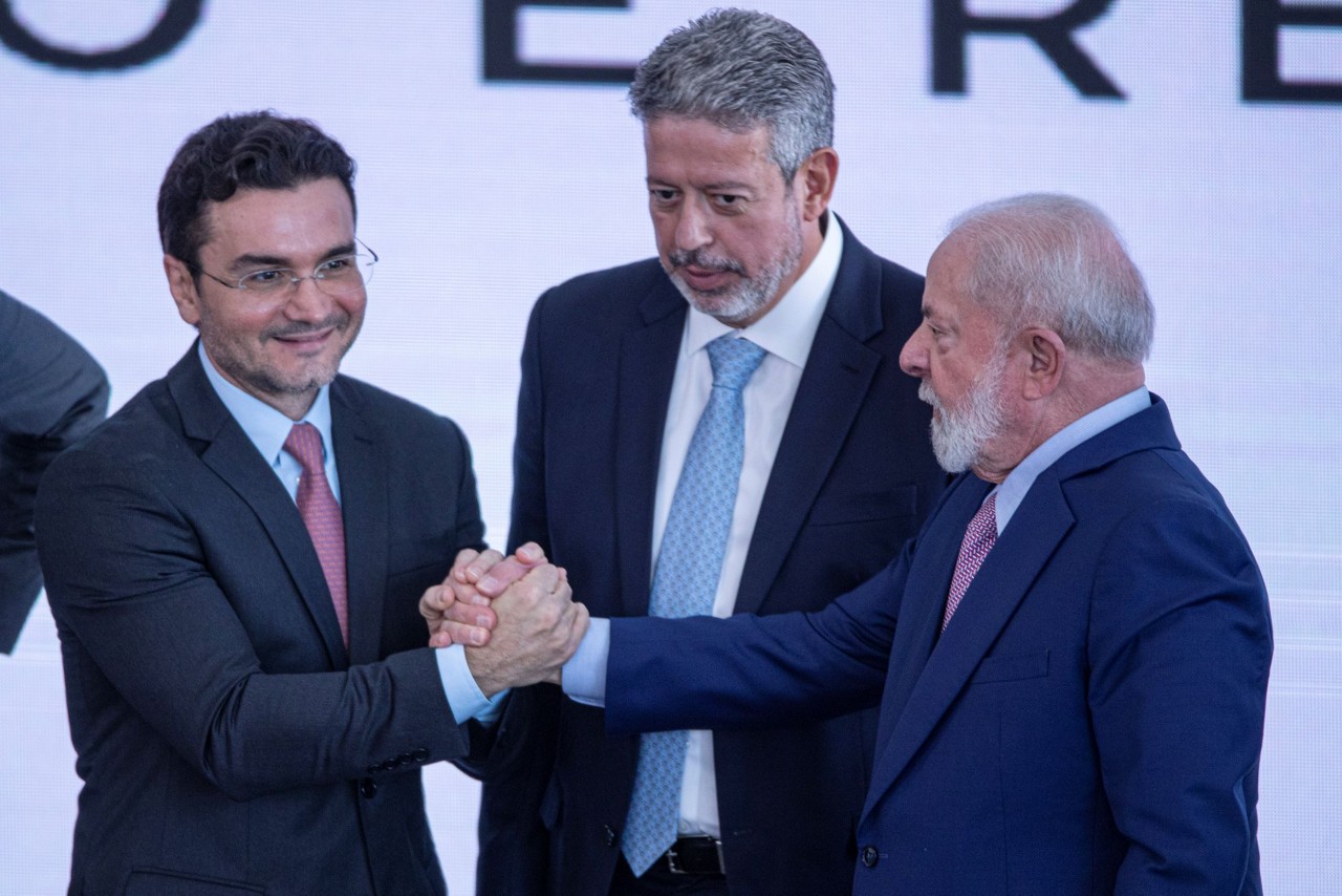 Presidente Lula cobrou mais fidelidade de ministros do Centrão, e União Brasil quer que ministro do Turismo, Celso Sabino, deixe o cargo