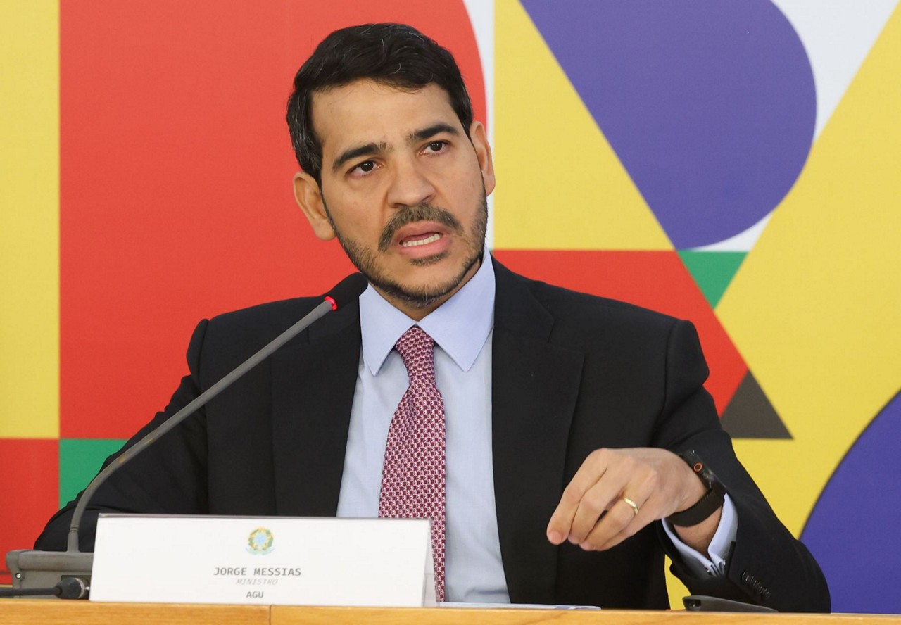 Advogado-geral da União, Jorge Messias, classificou vídeo do deputado federal Nikolas Ferreira (PL-MG) sobre fraudes do INSS como 'vídeo lacração'
