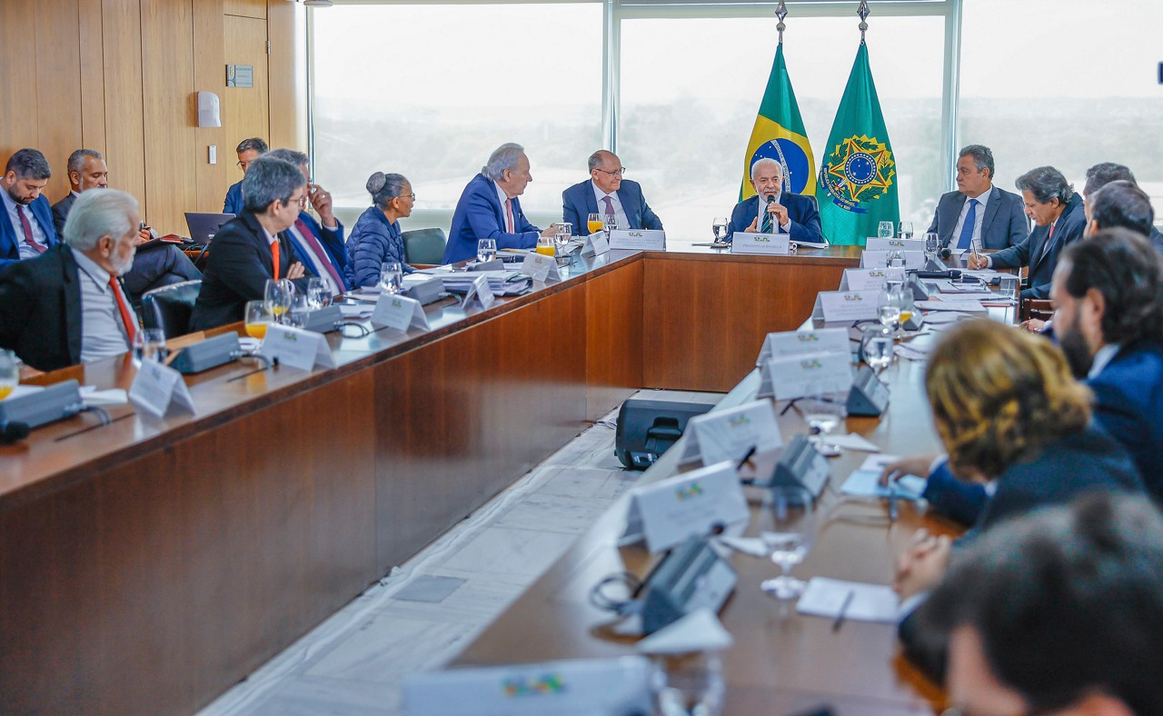Presidente Lula se reuniu com ministros para traçar plano de combate às queimadas