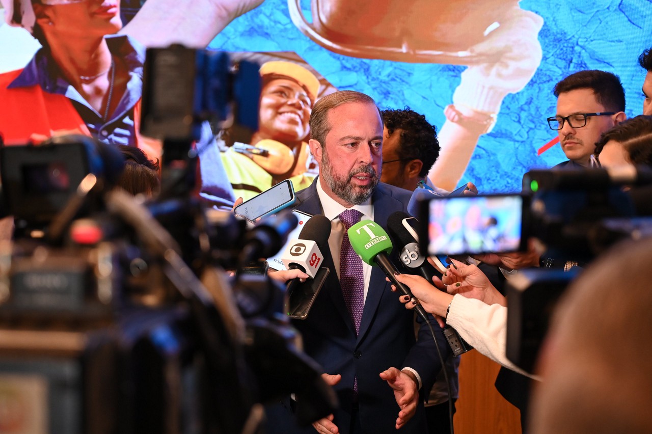 Ministro Alexandre Silveira admitiu que o governo pode revisar decisão de acionar bandeira vermelha para contas de energia elétrica