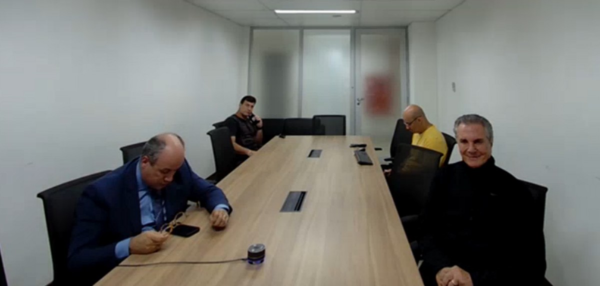 O ex-presidente Fernando Collor de Mello ou por audiência de custódia nesta sexta-feira (25) depois de ser preso pela Polícia Federal (PF) no Aeroporto de Maceió