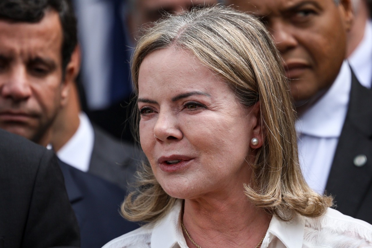 A ministra Gleisi Hoffmann criticou a declaração do governador de São Paulo, Tarcísio de Freitas, sobre as medidas cautelares aplicadas a Jair Bolsonaro