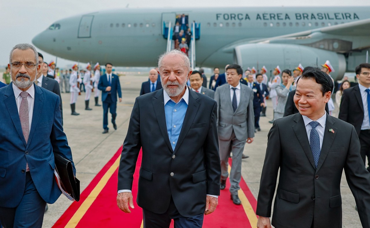 O presidente Luiz Inácio Lula da Silva (PT) retornou ao Brasil neste domingo (30) após missão oficial no Japão e no Vietnã