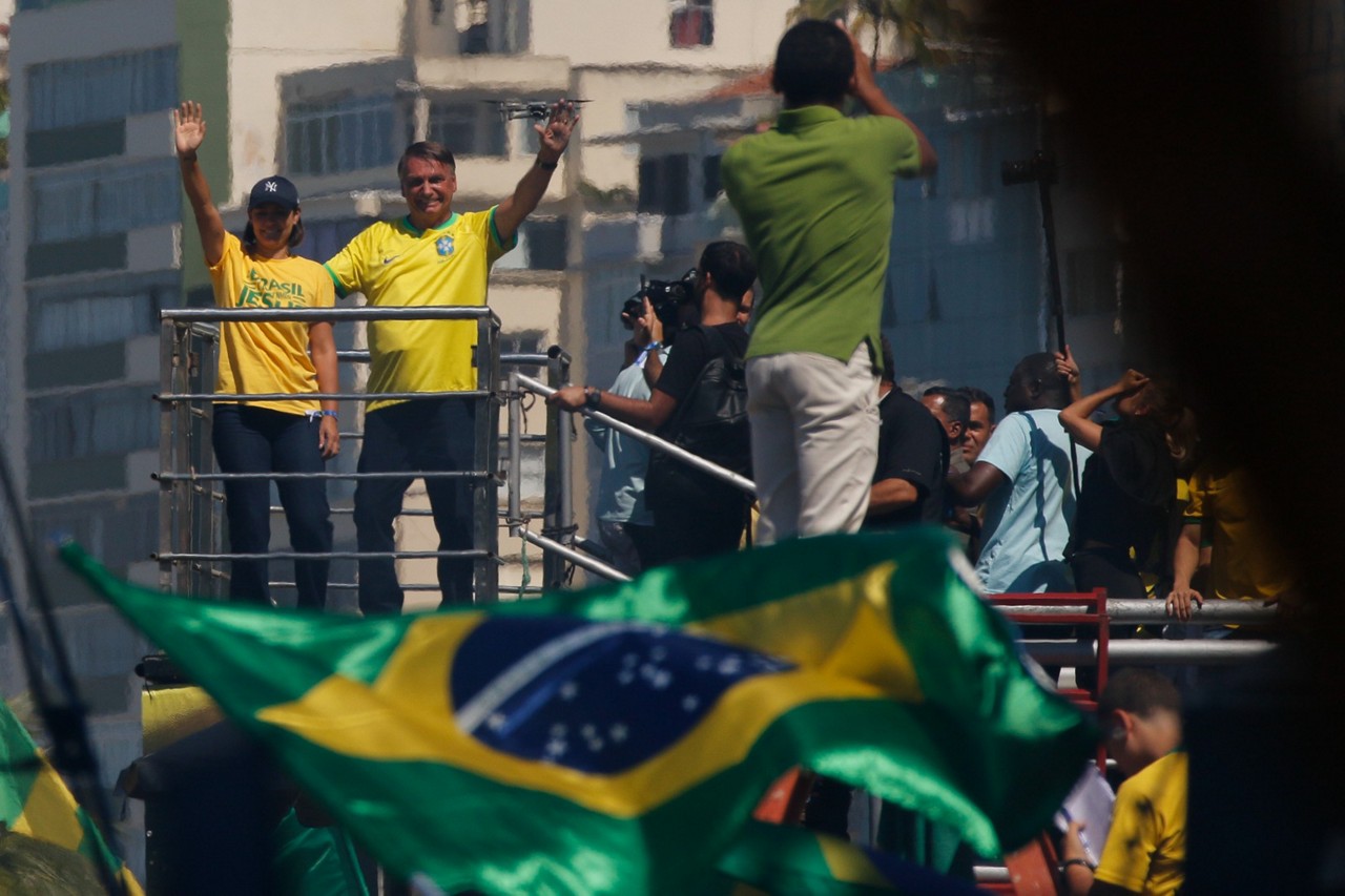 Último ato de Jair Bolsonaro (PL) em Copacabana, no Rio de Janeiro, aconteceu em abril de 2024; manifestação deste domingo (16) é aposta de aliados para impulsionar anistia no Congresso Nacional