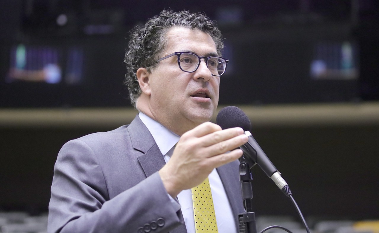 Deputado Alencar Santana (PT-SP) é vice-líder do Governo Lula na Câmara; ele afirmou, nesta terça-feira (7), que convidará o representante da Meta no Brasil a prestar explicações sobre o anúncio de Zuckerberg