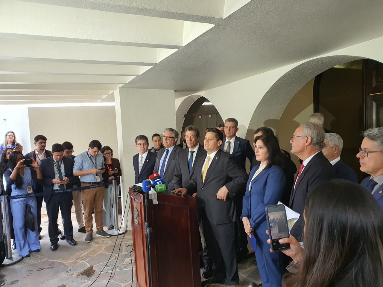 Presidente do Senado, Davi Alcolumbre, recebeu nesta terça-feira o ministro da Fazenda, Fernando Haddad, que apresentou a pauta econômica prioritária do governo
