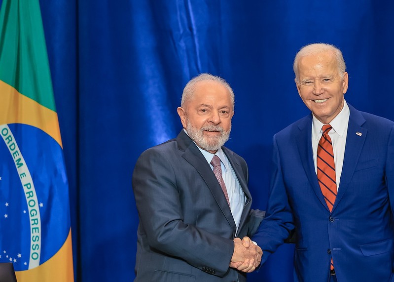 Na avaliação de Lula, a atitude de Biden serve de “modelo de exemplo” para todos aqueles que governam