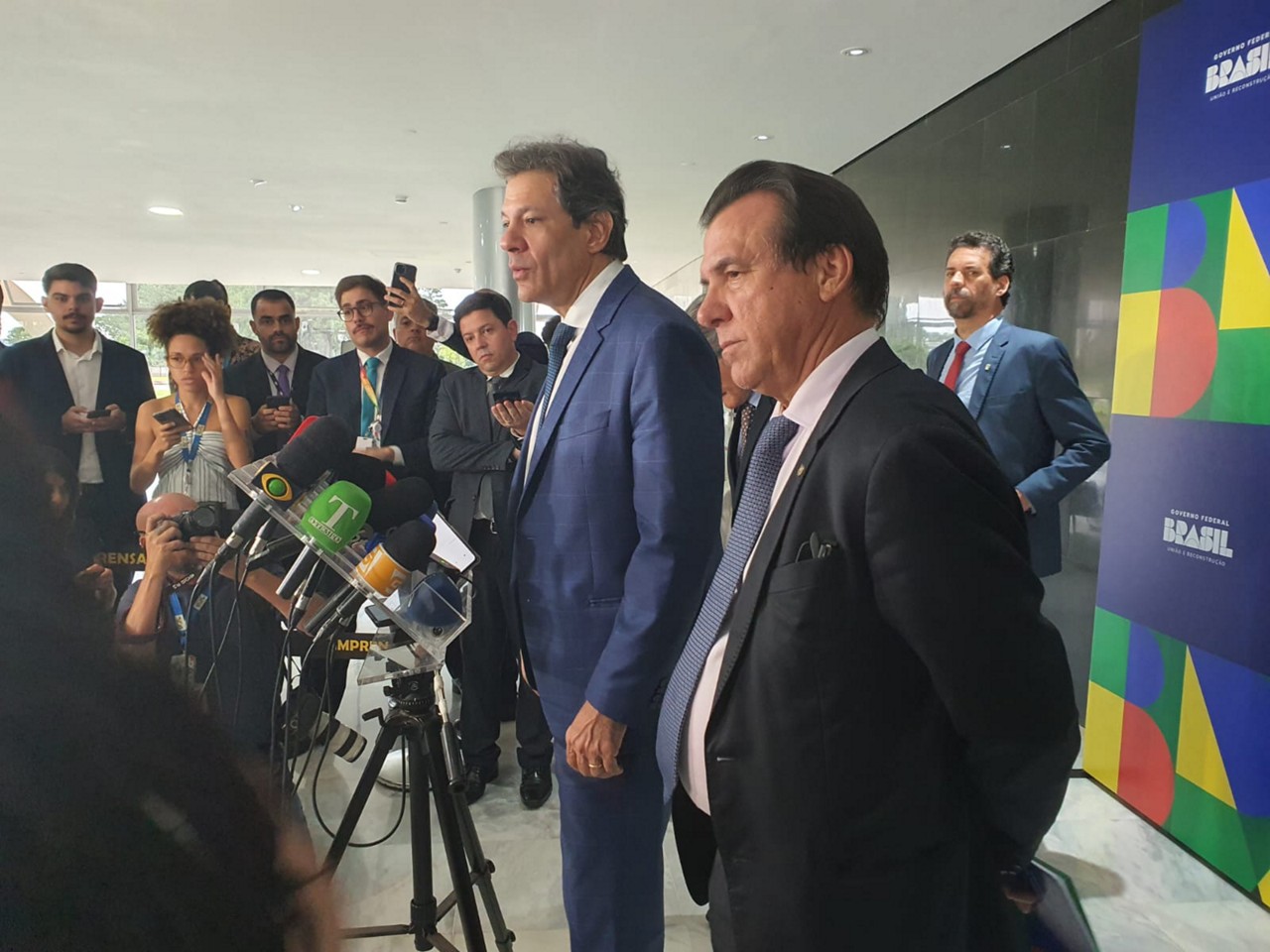 Ministros Fernando Haddad (Fazenda) e Luiz Marinho (Trabalho) anunciam ampliação do crédito consignado para o trabalhador CLT