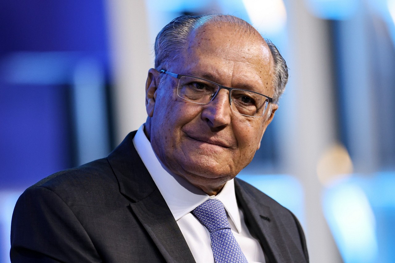 Vice-presidente Geraldo Alckmin disse que Brasil vai buscar o ‘diálogo’ com os EUA, após o presidente dos EUA, Donald Trump, taxar as importações de aço e de alumínio