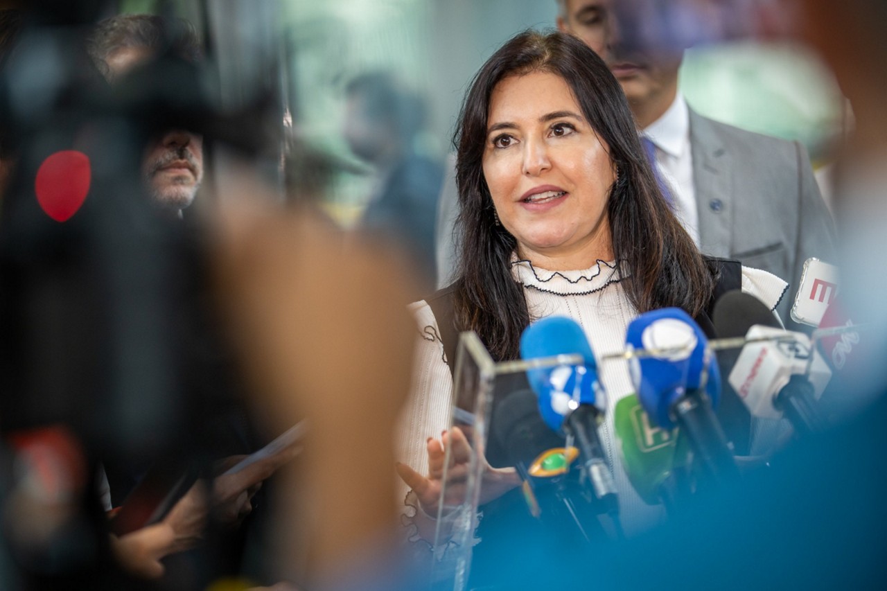 Simone Tebet, ministra do Planejamento, criticou a postura do mercado e falou em reeleição do presidente Lula