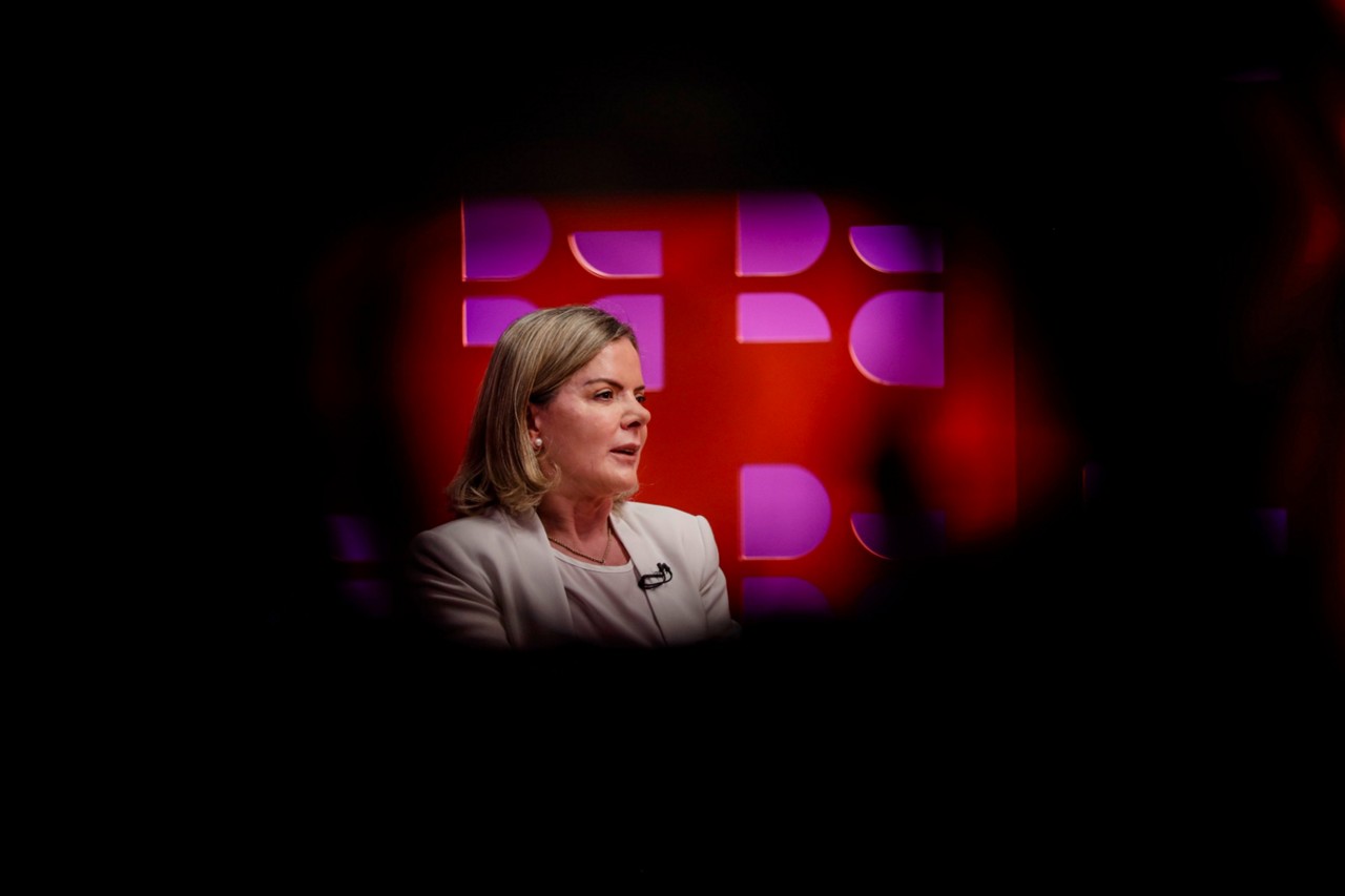 Ministra das Relações Institucionais, Gleisi Hoffmann viajou com o presidente Lula nessa sexta-feira (28) para o Uruguai
