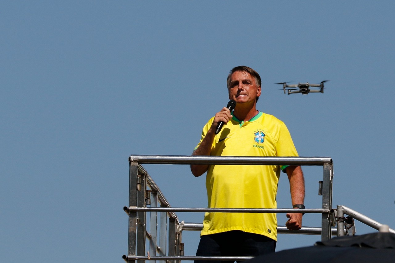Nesta sexta-feira (10), a defesa de Bolsonaro pediu ao STF autorização para que ele vá à posse de Trump