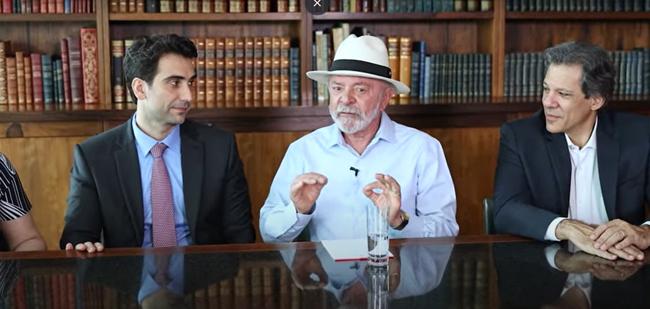 Presidente Lula grava vídeo ao lado de Gabriel Galípolo, futuro presidente do Banco Central, e Fernando Haddad, ministro da Fazenda