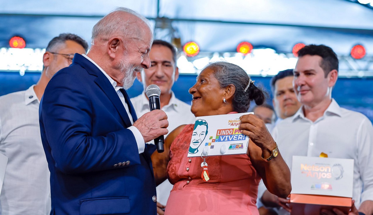 Presidente Lula intensifica agenda de viagens para reverter queda na popularidade do governo