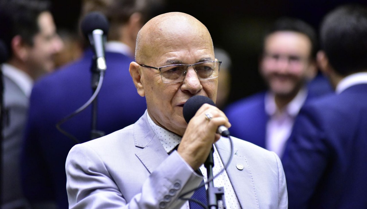 Assessores do deputado Professor Alcides (PL-GO) foram detidos em operação da Polícia Civil sobre pedofilia