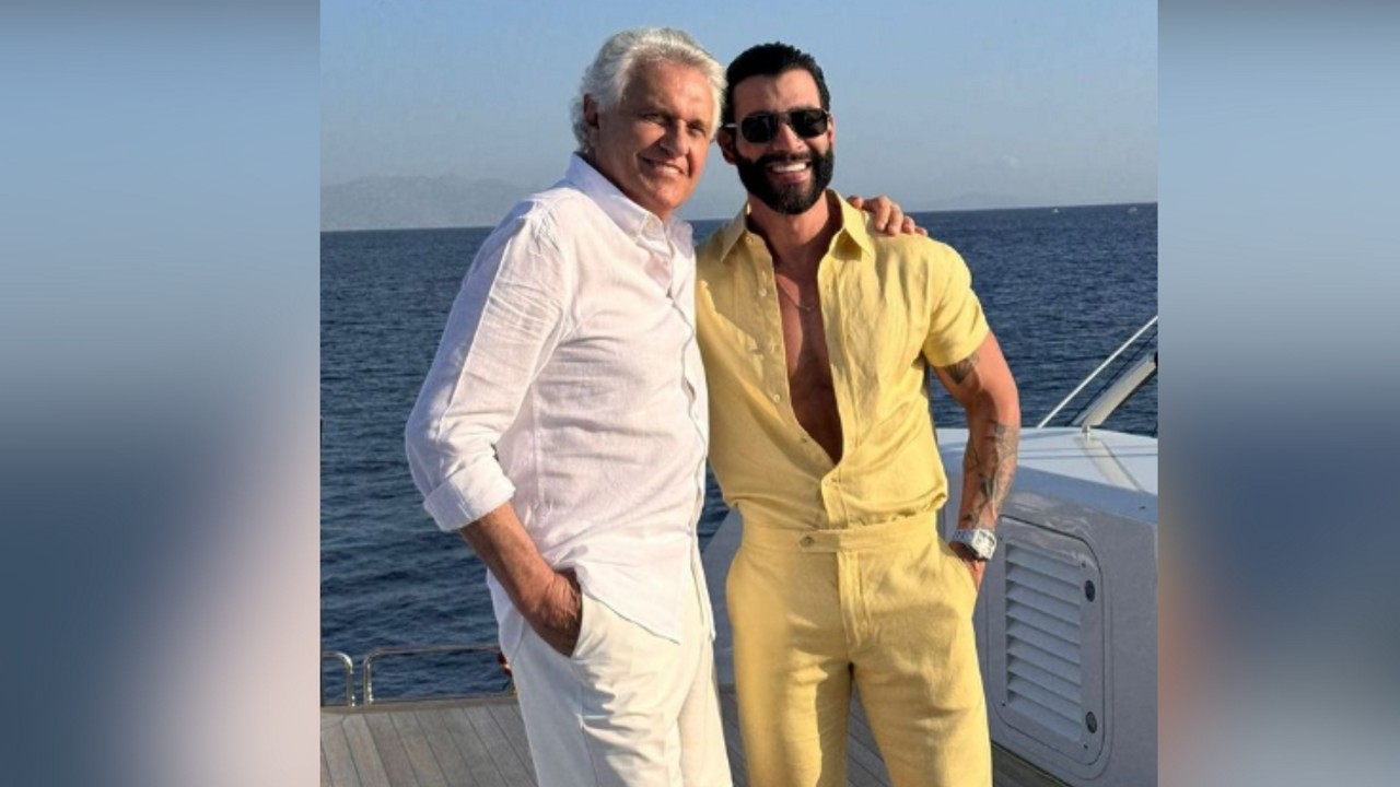 O governador de Goiás, Ronaldo Caiado, e o cantor sertanejo Gusttavo Lima durante férias na Grécia. 
