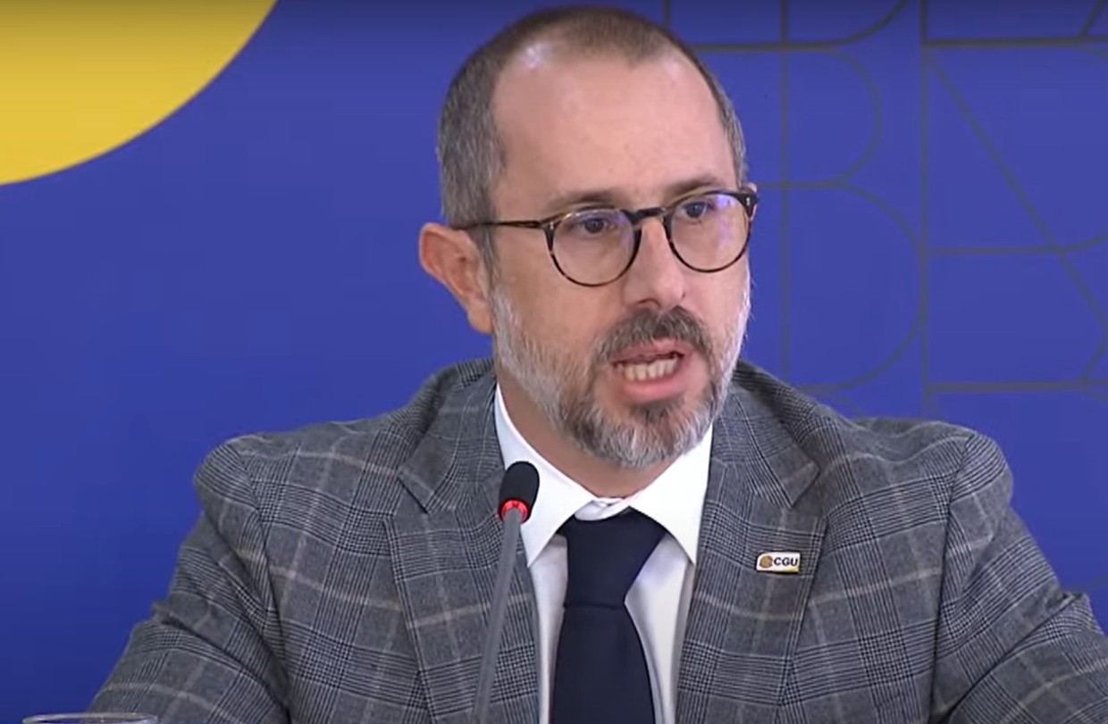 O ministro  da CGU, Vinícius Carvalho, defendeu mudanças no sistema de descontos em folha para aposentados e pensionistas