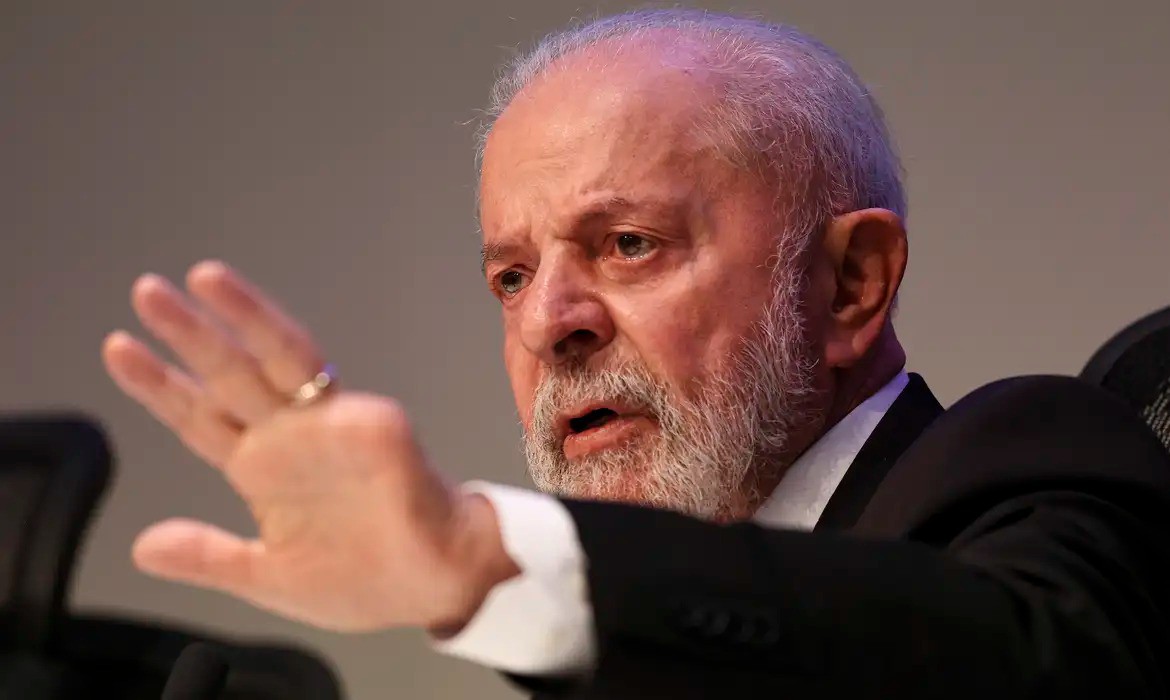 Presidente Lula (PT) cancelou viagem à Rússia após queda no banheiro de casa